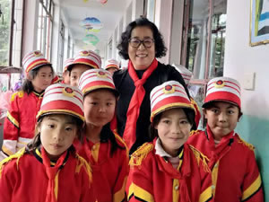 為智慧慷慨解囊，憑知識扶危濟困